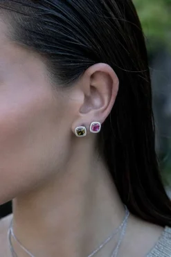APM Monaco Clous D'Oreilles Carre Fuchsia^ Boucles D'Oreilles